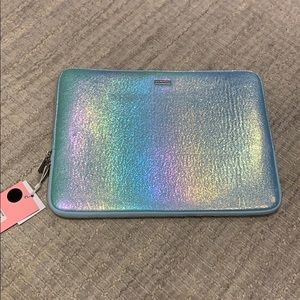 NWT SkinnyDip laptop case in frost  15in-
